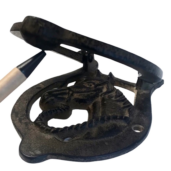 Cast Iron Western Horse Door Knocker - Picture 2 of 4